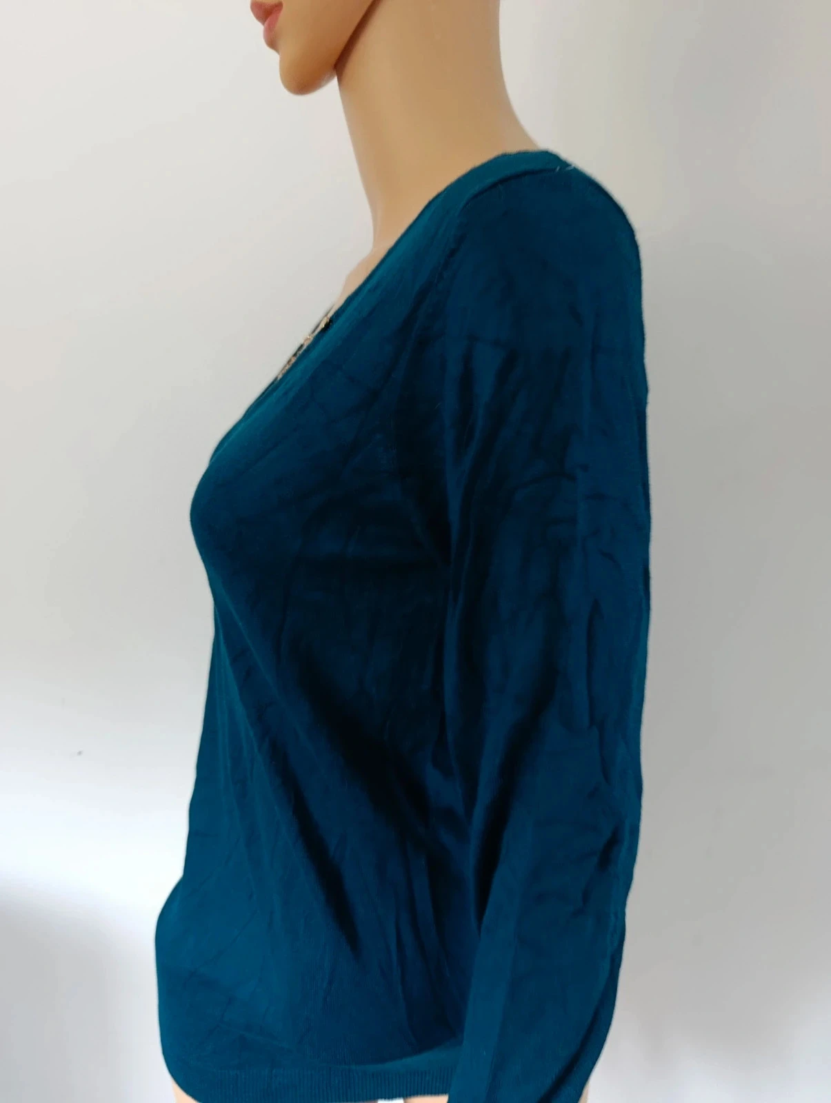 Jersey fino Cache Cache azul petróleo con cuello en V con cadena decorativa T. S/M – photo 6